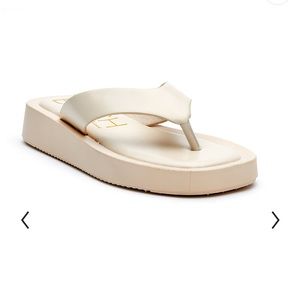 Beach by Matisse Sandcastle Flip Flop Sandals, NWOT